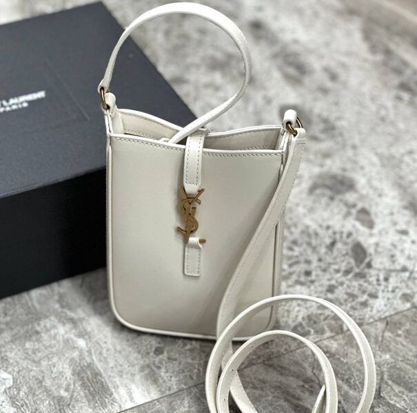 Сумка Saint Laurent женский кожа белый 113752