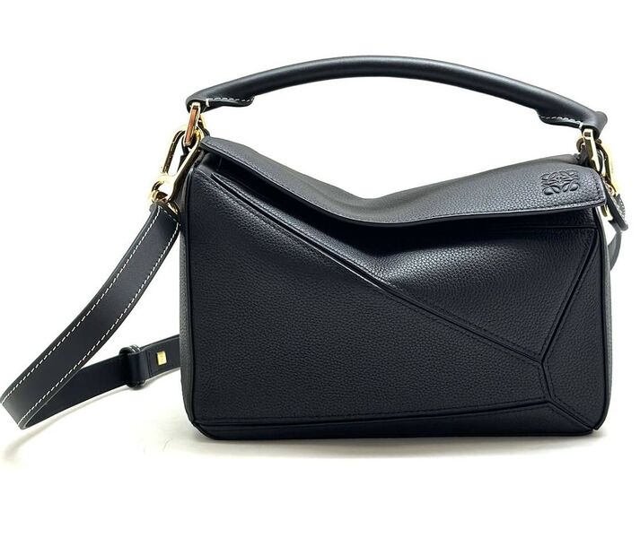 Сумка Loewe женский кожа черный 161180