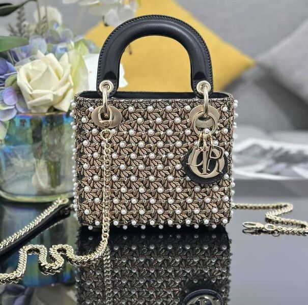 Сумка Christian Dior Lady женский кожа бежевый 196558