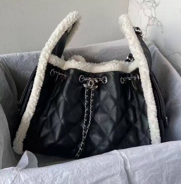 Сумка Chanel женский кожа черный 202143