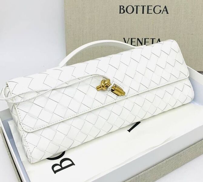 Клатч Bottega Veneta женский кожа белый 136350