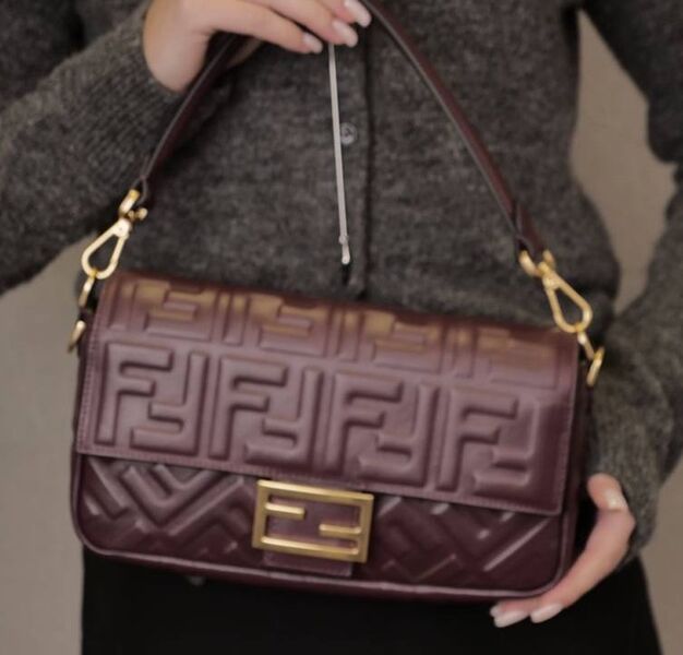 Сумка Fendi Baguette женский кожа 136609