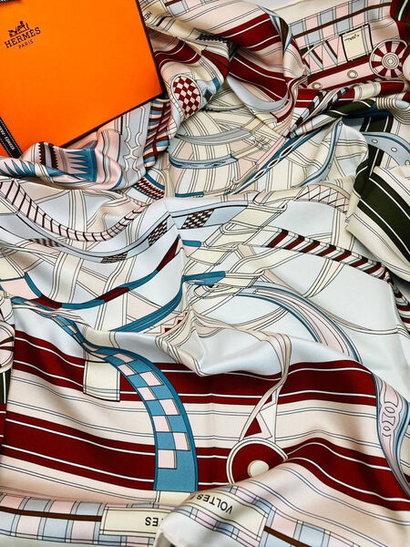 Платок Hermès женский шелк бежевый 164193
