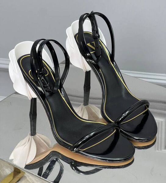 Босоножки Valentino женский кожа черный 147724
