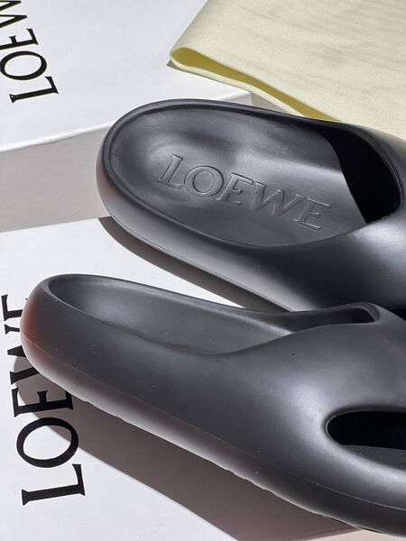 Шлепки Loewe женский резина черный 152429-3