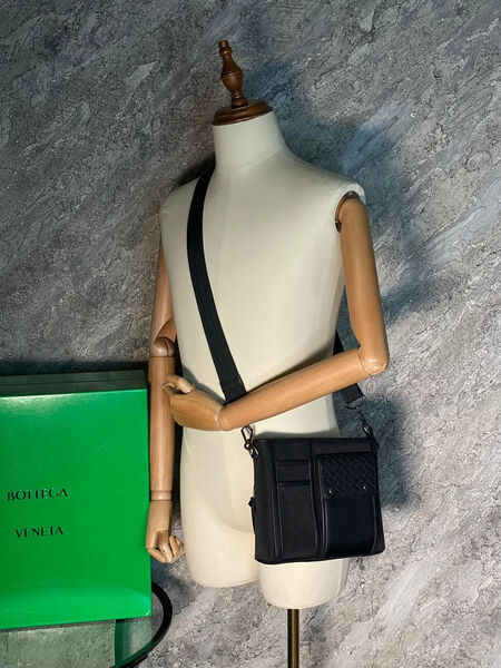 Мужская сумка месенджер Bottega Veneta мужской кожа черный 132081-3
