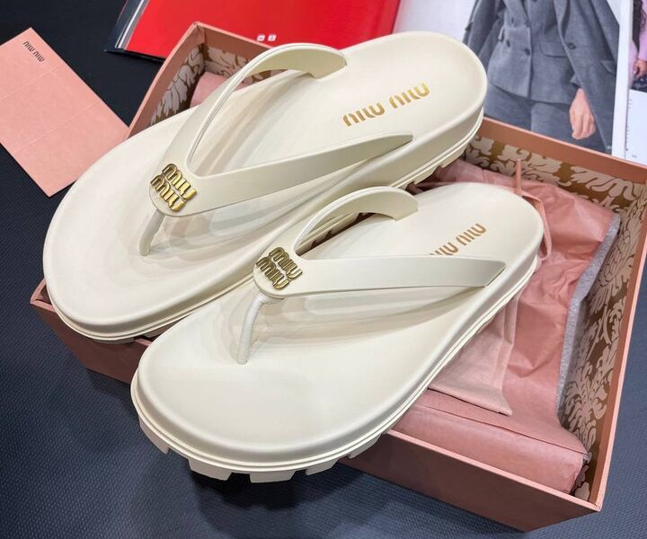 Шлепки Miu Miu женский кожа белый 154328