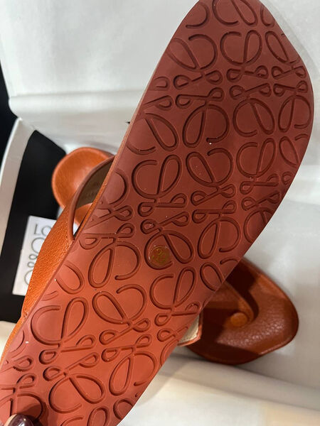 Шлепки Loewe женский кожа бежевый 154952-3