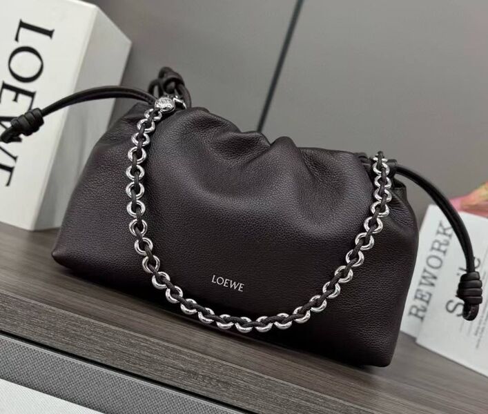 Сумка Loewe женский кожа черный 179317