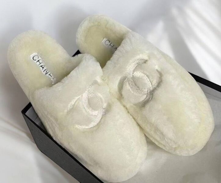 Тапочки Chanel женский натуральный мех белый 164159