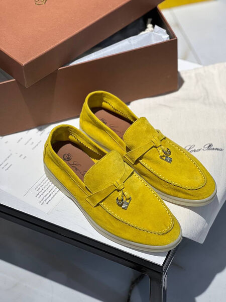 Лоферы Loro Piana женский замша горчичный 106700