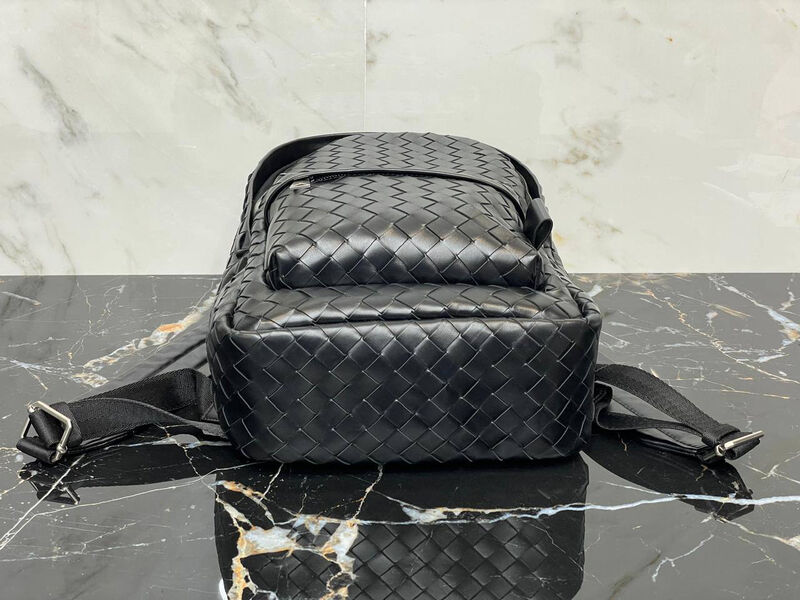 Рюкзак Bottega Veneta женский кожа черный 153763-3