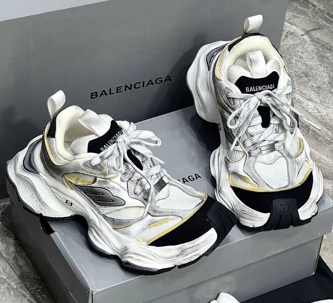 Кроссовки Balenciaga женский замша черный 136732