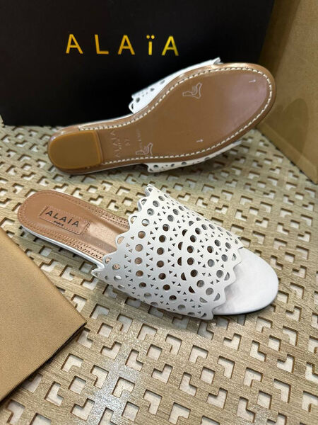 Шлепки Alaïa женский кожа белый 153791-2
