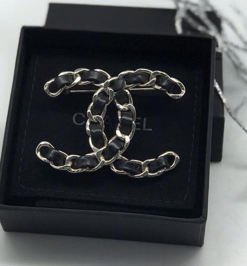 Брошь Chanel 10396
