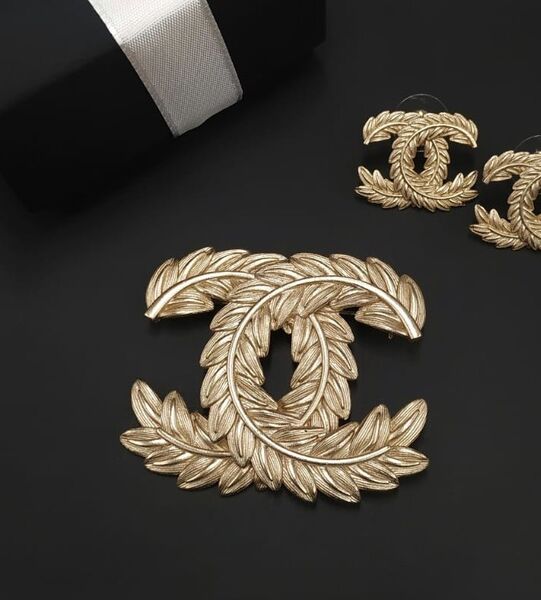 Брошь Chanel 10451