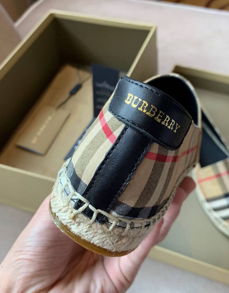 Слипоны Burberry женский текстиль бежевый 70963-6