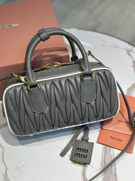 Сумка Miu Miu Arcadie женский кожа графитовый 188303-2