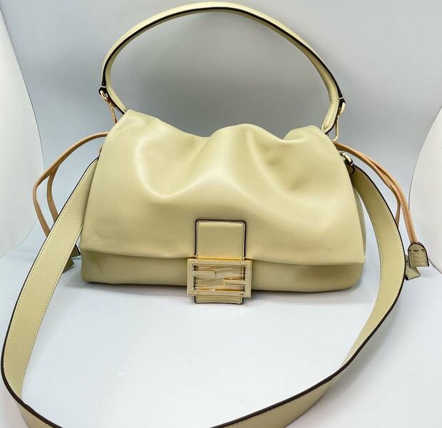 Сумка Fendi Mamma Baguette женский кожа горчичный 186381