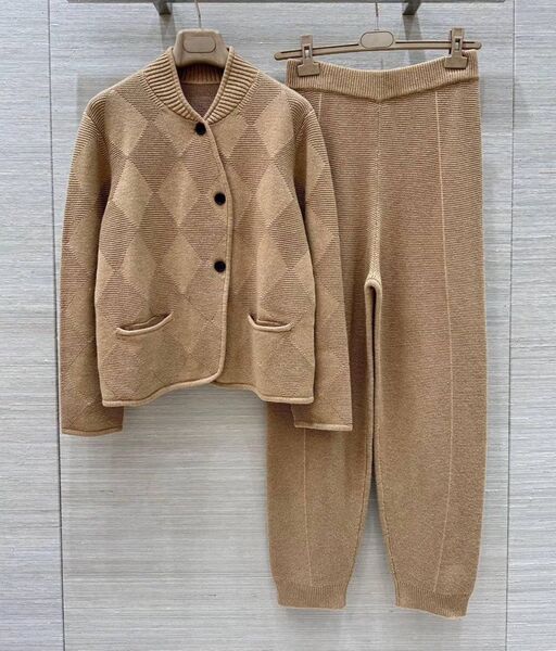 Костюм Loro Piana женский вязаная ткань бежевый 199380