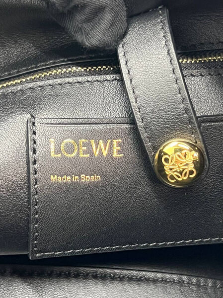Сумка Loewe женский кожа черный 199958-7