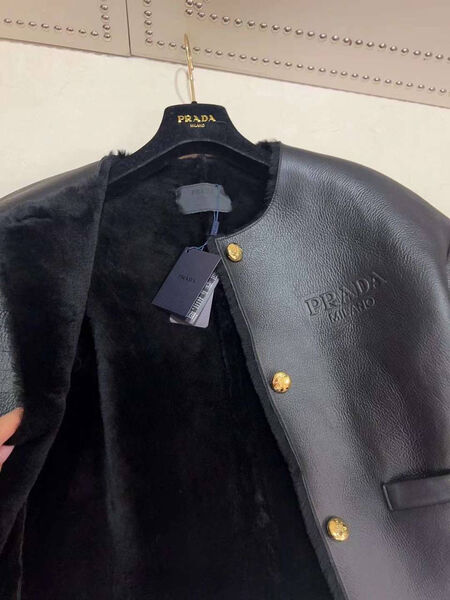 Дубленка Prada женский черный 129642-5
