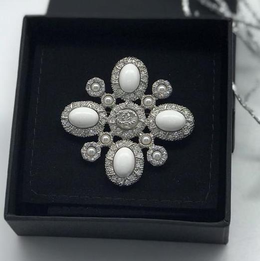Брошь Chanel 10407