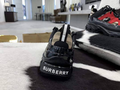 Кроссовки Burberry женский бежевый 92608-7