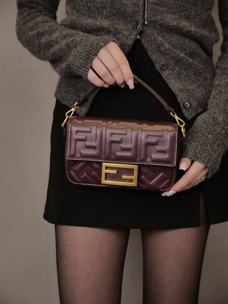 Сумка Fendi Baguette женский кожа 136606-2