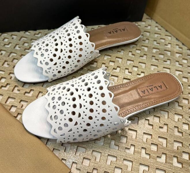 Шлепки Alaïa женский кожа белый 153791
