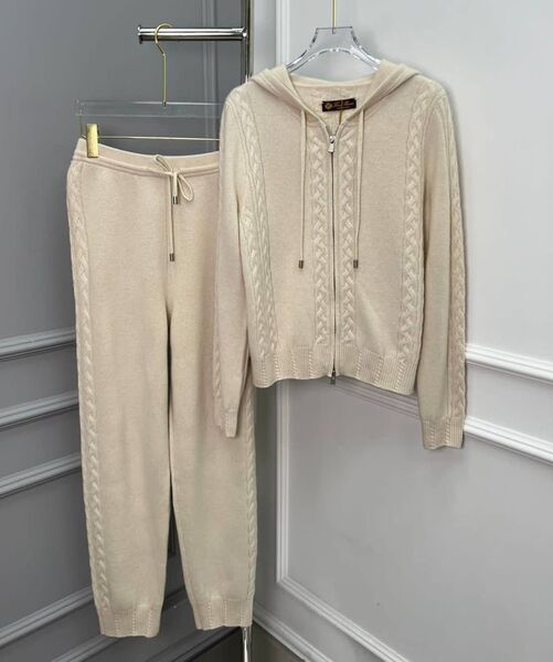 Костюм Loro Piana женский вязаная ткань бежевый 128380
