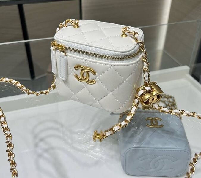 Сумка Chanel женский кожа белый 201999