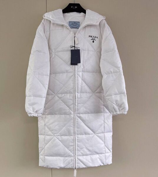 Пуховик Prada женский белый 63228