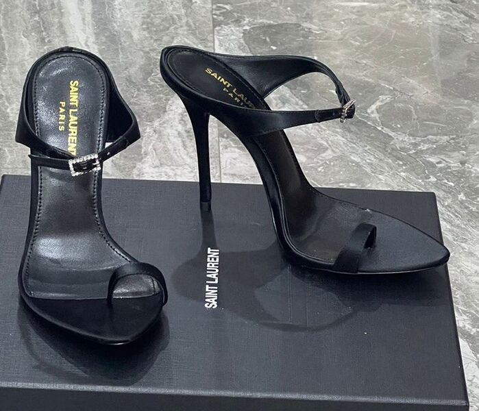 Босоножки Saint Laurent женский кожа черный 119387