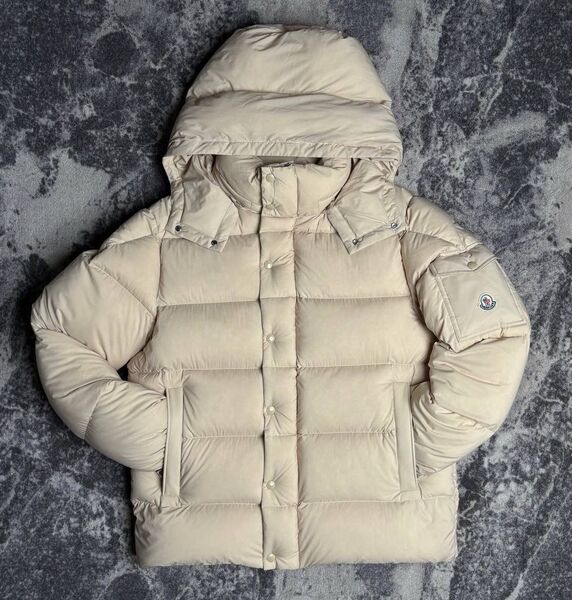 Мужской пуховик Moncler мужской бежевый 167497
