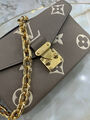 Сумка Louis Vuitton Pochette Metis женский канва бежевый 148639-3