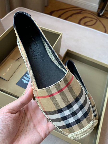 Слипоны Burberry женский текстиль бежевый 70963-4